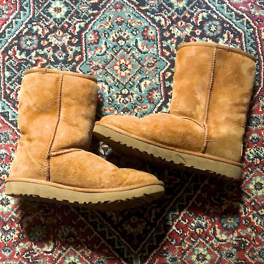 Ugg boots. - Picture 1 of 3